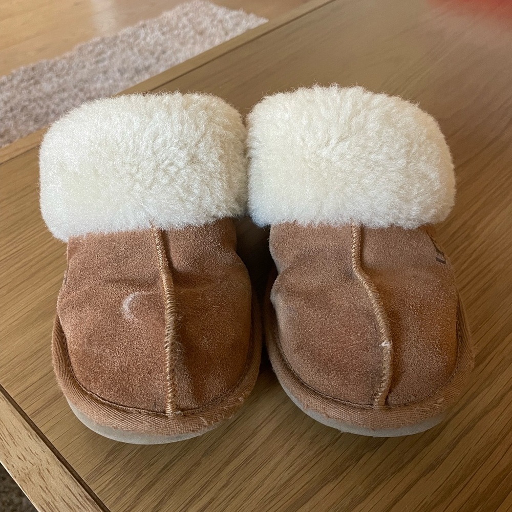 UGG Kids Tan and Cream Slippers